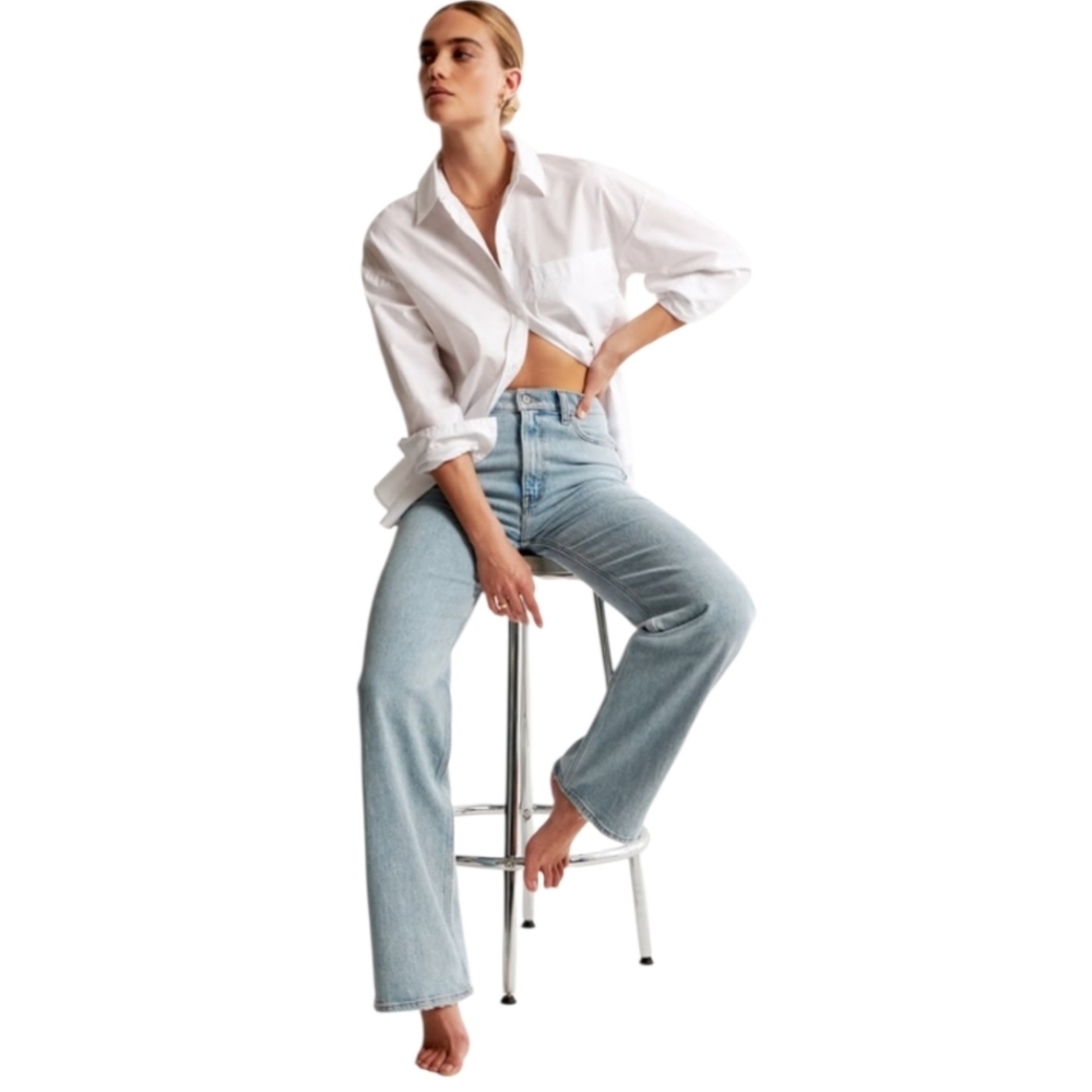 Abercrombie and Fitch the 90s Relaxed Jean High Rise light indigo Stretch wide